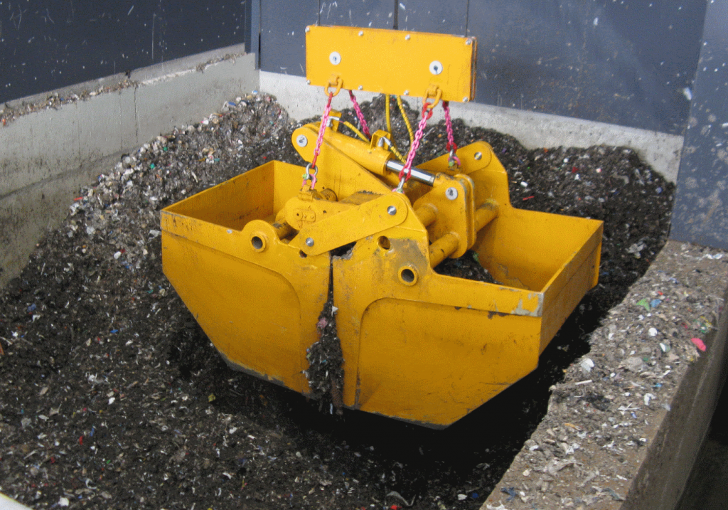 Kaksileukainen hydraulitoiminen kahmari nostoapulaitteena